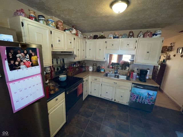 158 Hitchcock Drive, Hope, IN 47246