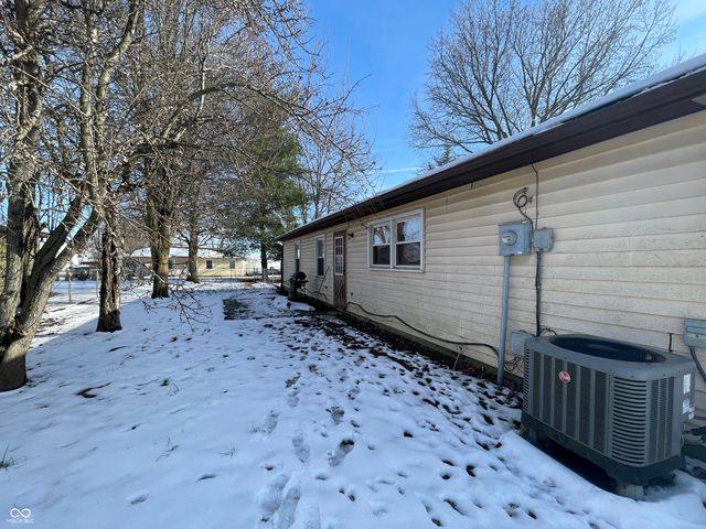 158 Hitchcock Drive, Hope, IN 47246