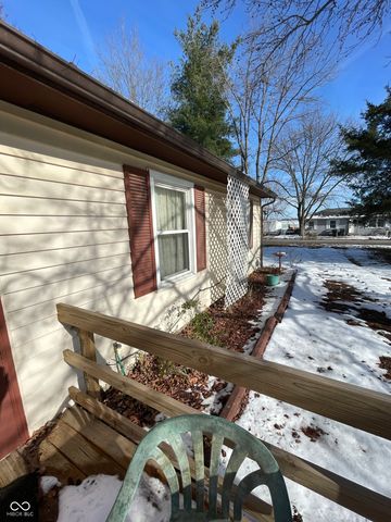 158 Hitchcock Drive, Hope, IN 47246