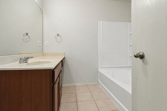 246 Willow Creek Lane, Terrell, TX 75160