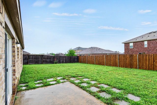 246 Willow Creek Lane, Terrell, TX 75160