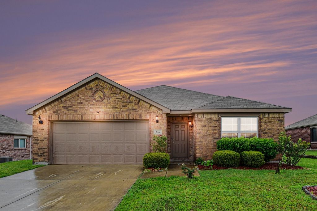 246 Willow Creek Lane, Terrell, TX 75160