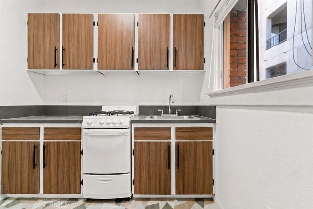 330 Cedar Avenue 205, Long Beach, CA 90802