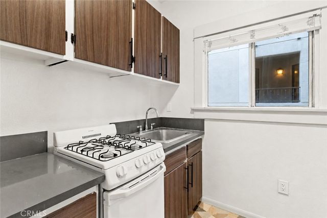 330 Cedar Avenue 205, Long Beach, CA 90802