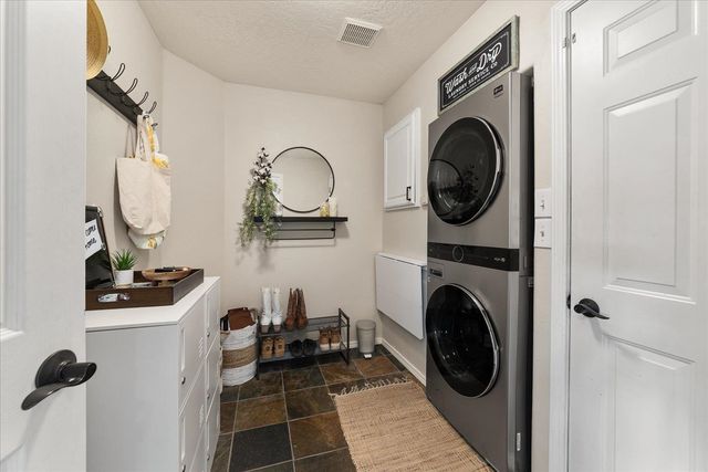 8110 E Sommerset Dr, Spokane, WA 99217