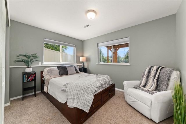 8110 E Sommerset Dr, Spokane, WA 99217