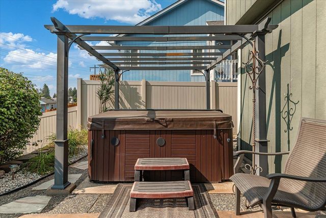 8110 E Sommerset Dr, Spokane, WA 99217