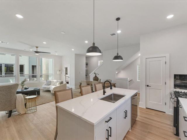 4710 Thornton Villas Lane, Houston, TX 77018