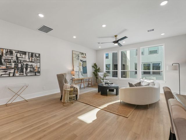 4710 Thornton Villas Lane, Houston, TX 77018