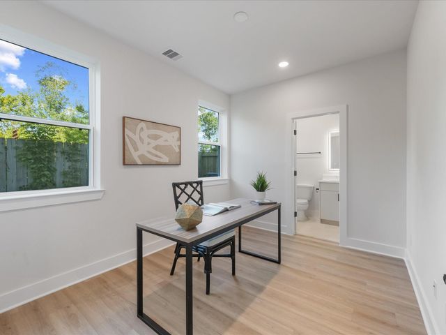 4710 Thornton Villas Lane, Houston, TX 77018