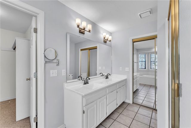 34 Mission Hills Lane, Holiday Island, AR 72631