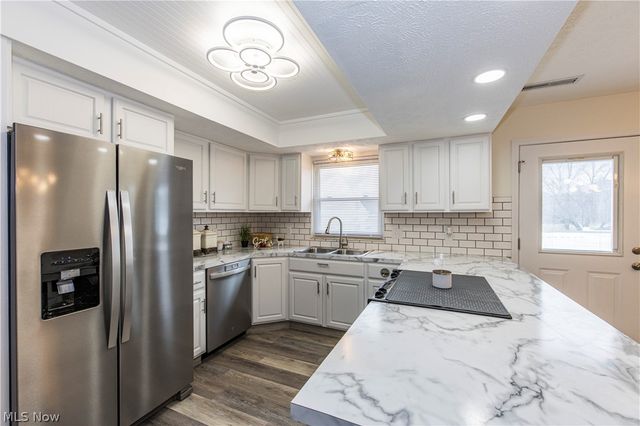 2033 Carlile Drive, Uniontown, OH 44685