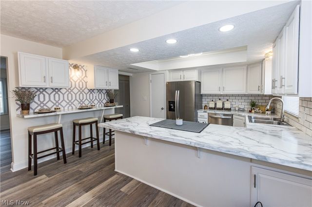 2033 Carlile Drive, Uniontown, OH 44685