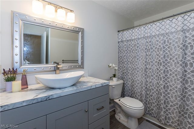 2033 Carlile Drive, Uniontown, OH 44685