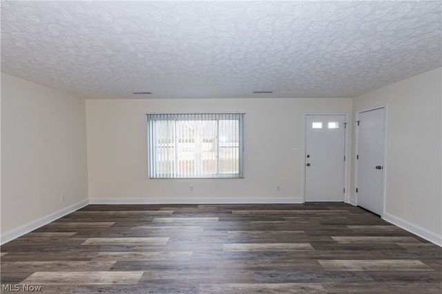 2033 Carlile Drive, Uniontown, OH 44685