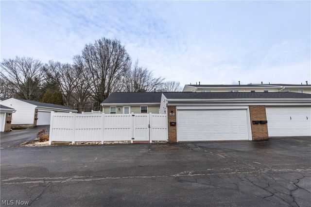 2033 Carlile Drive, Uniontown, OH 44685