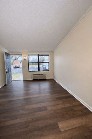 2421 Madison St Apt 18, Clarksville, TN 37043