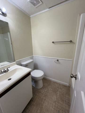 2421 Madison St Apt 18, Clarksville, TN 37043