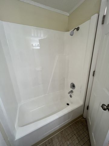 2421 Madison St Apt 18, Clarksville, TN 37043