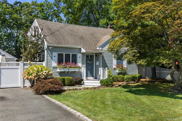124 Smith Avenue, Islip, NY 11751