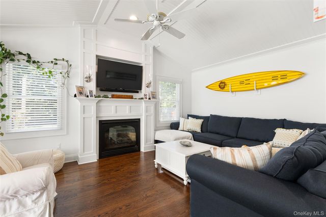 124 Smith Avenue, Islip, NY 11751