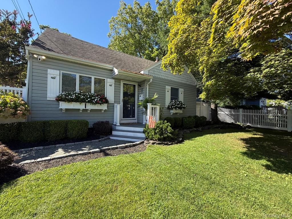 124 Smith Avenue, Islip, NY 11751
