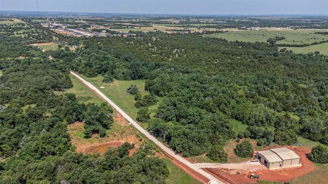 7135 Redbud Trail, Guthrie, OK 73044