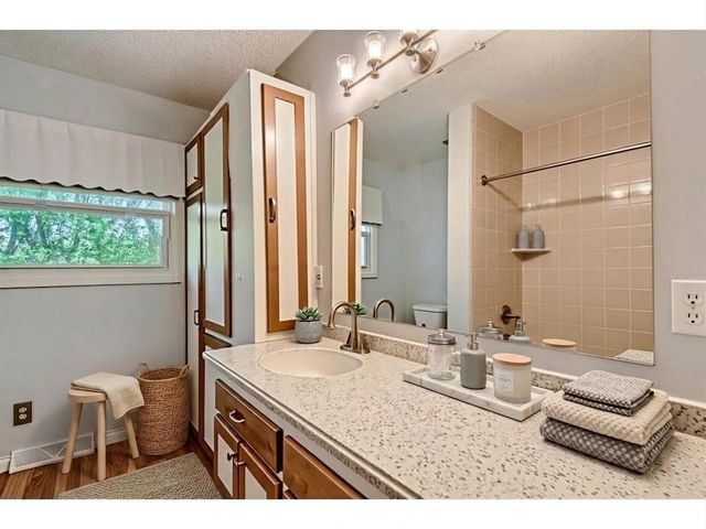 3260 Snelling Avenue N, Arden Hills, MN 55112