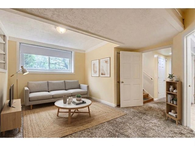 3260 Snelling Avenue N, Arden Hills, MN 55112