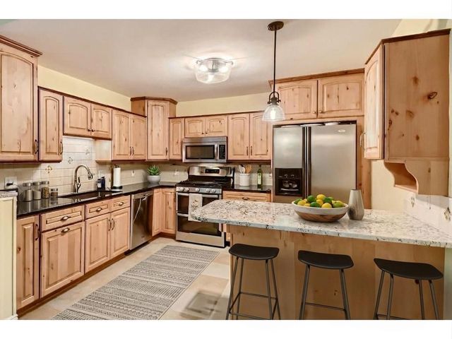 3260 Snelling Avenue N, Arden Hills, MN 55112