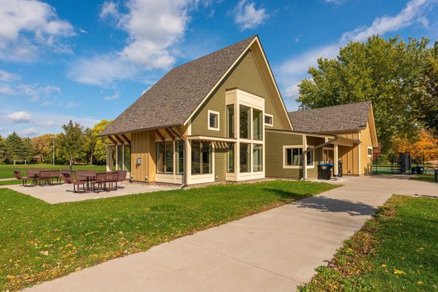 3260 Snelling Avenue N, Arden Hills, MN 55112