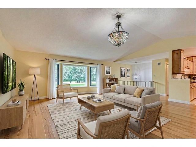 3260 Snelling Avenue N, Arden Hills, MN 55112