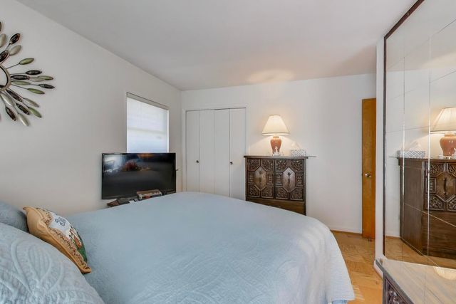 218 Greenbriar Street, Elk Grove Village, IL 60007