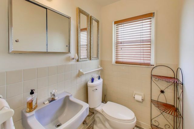 218 Greenbriar Street, Elk Grove Village, IL 60007