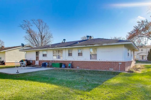 218 Greenbriar Street, Elk Grove Village, IL 60007