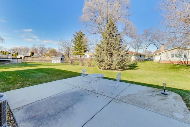 218 Greenbriar Street, Elk Grove Village, IL 60007