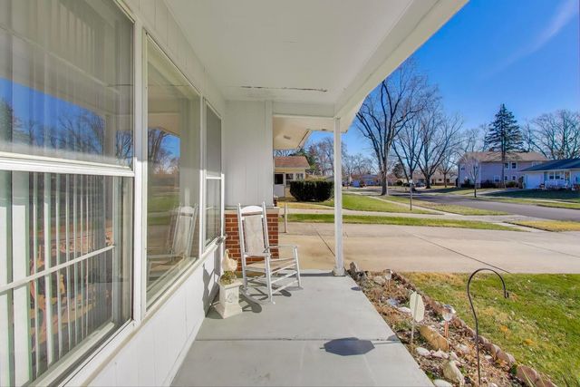 218 Greenbriar Street, Elk Grove Village, IL 60007