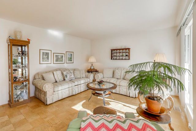 218 Greenbriar Street, Elk Grove Village, IL 60007