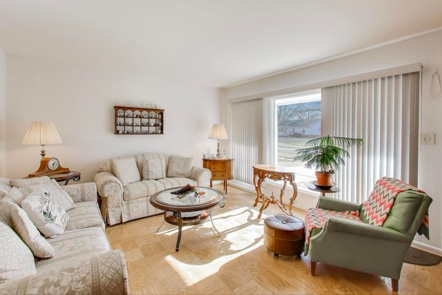 218 Greenbriar Street, Elk Grove Village, IL 60007