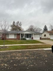 218 Greenbriar Street, Elk Grove Village, IL 60007
