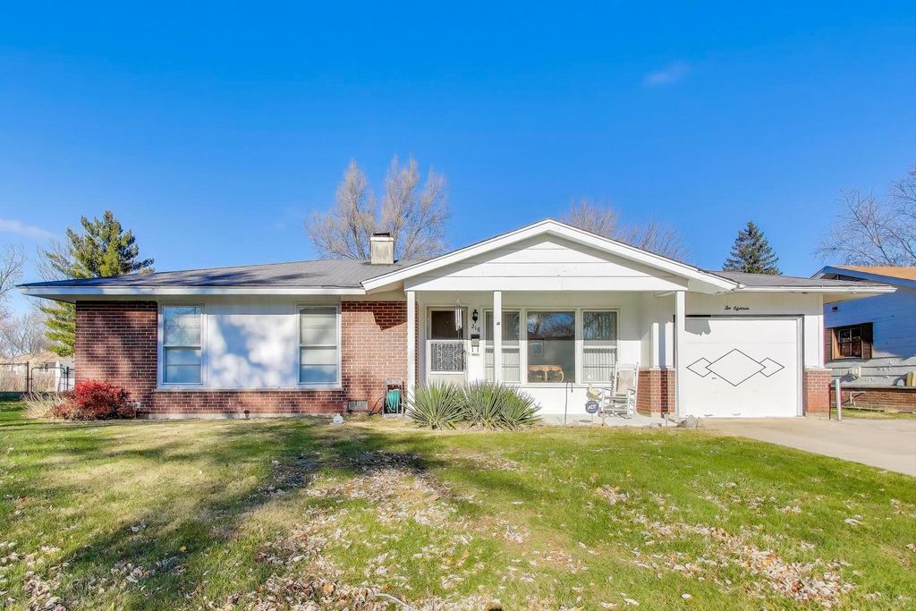 218 Greenbriar Street, Elk Grove Village, IL 60007