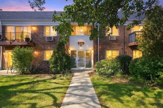 10361 DEARLOVE Road 2C, Glenview, IL 60025