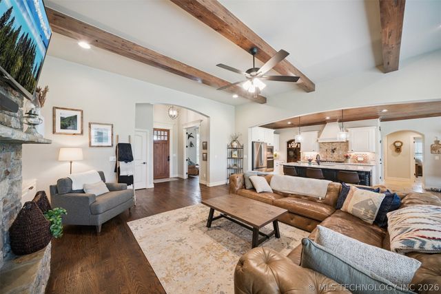 6904 E 89th Street North, Owasso, OK 74055