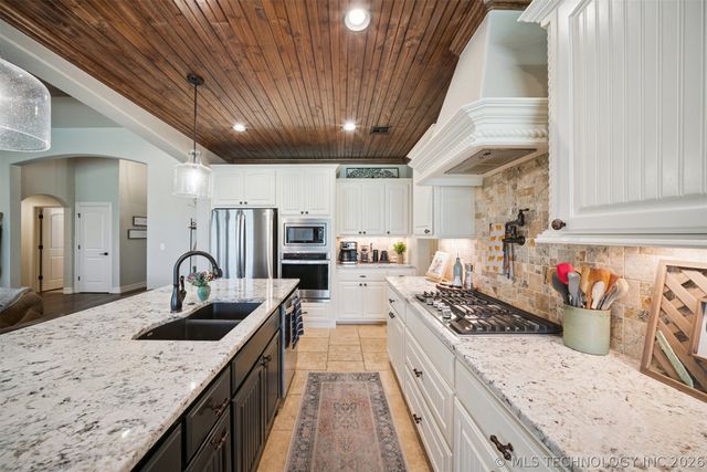 6904 E 89th Street North, Owasso, OK 74055