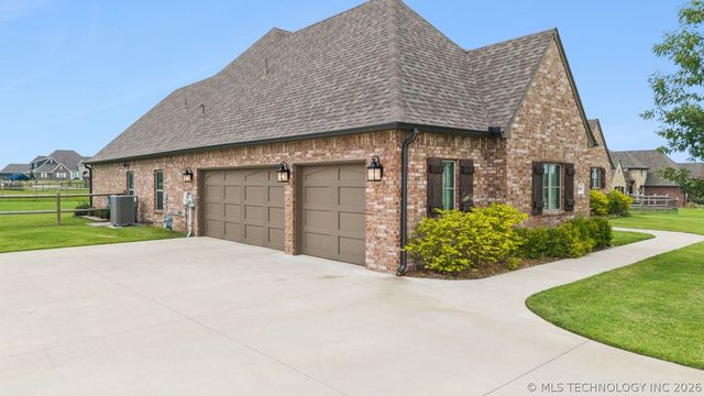 6904 E 89th Street North, Owasso, OK 74055