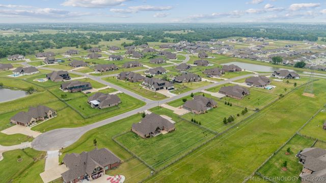 6904 E 89th Street North, Owasso, OK 74055