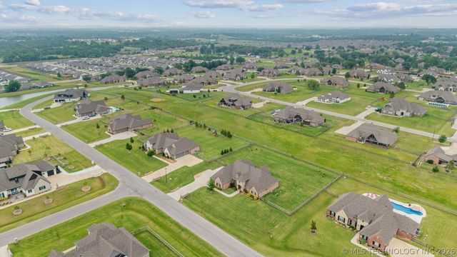 6904 E 89th Street North, Owasso, OK 74055