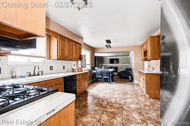 16025 Wrotham Court, Clinton Township, MI 48038