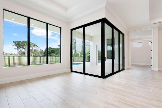 109 SE Via Verona, Port St. Lucie, FL 34984