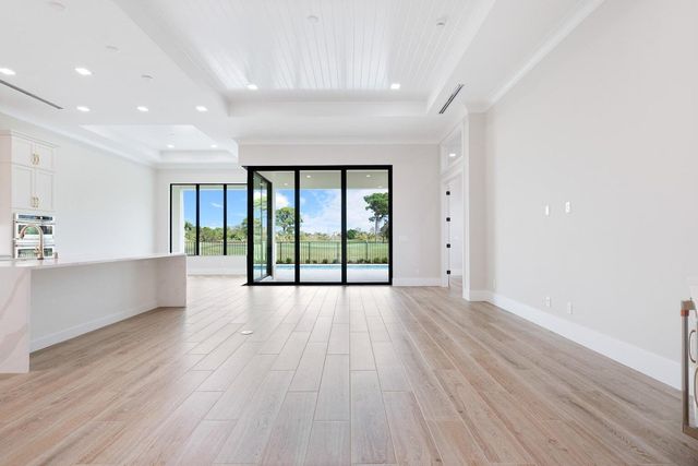 109 SE Via Verona, Port St. Lucie, FL 34984